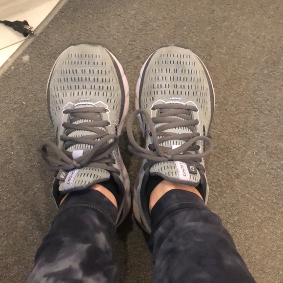 Brooks ghost shoes size 6 - Picture 12 of 13